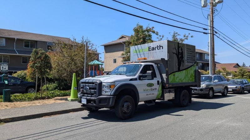 IslandEarth Unveils Powerful New Tree Service Truck!